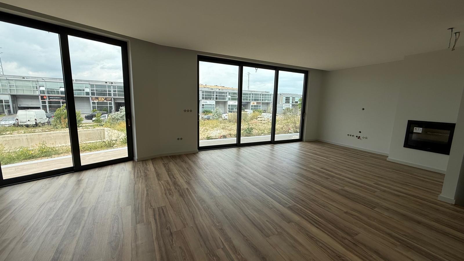 Moradia em Gaveto T4 - Frossos 2