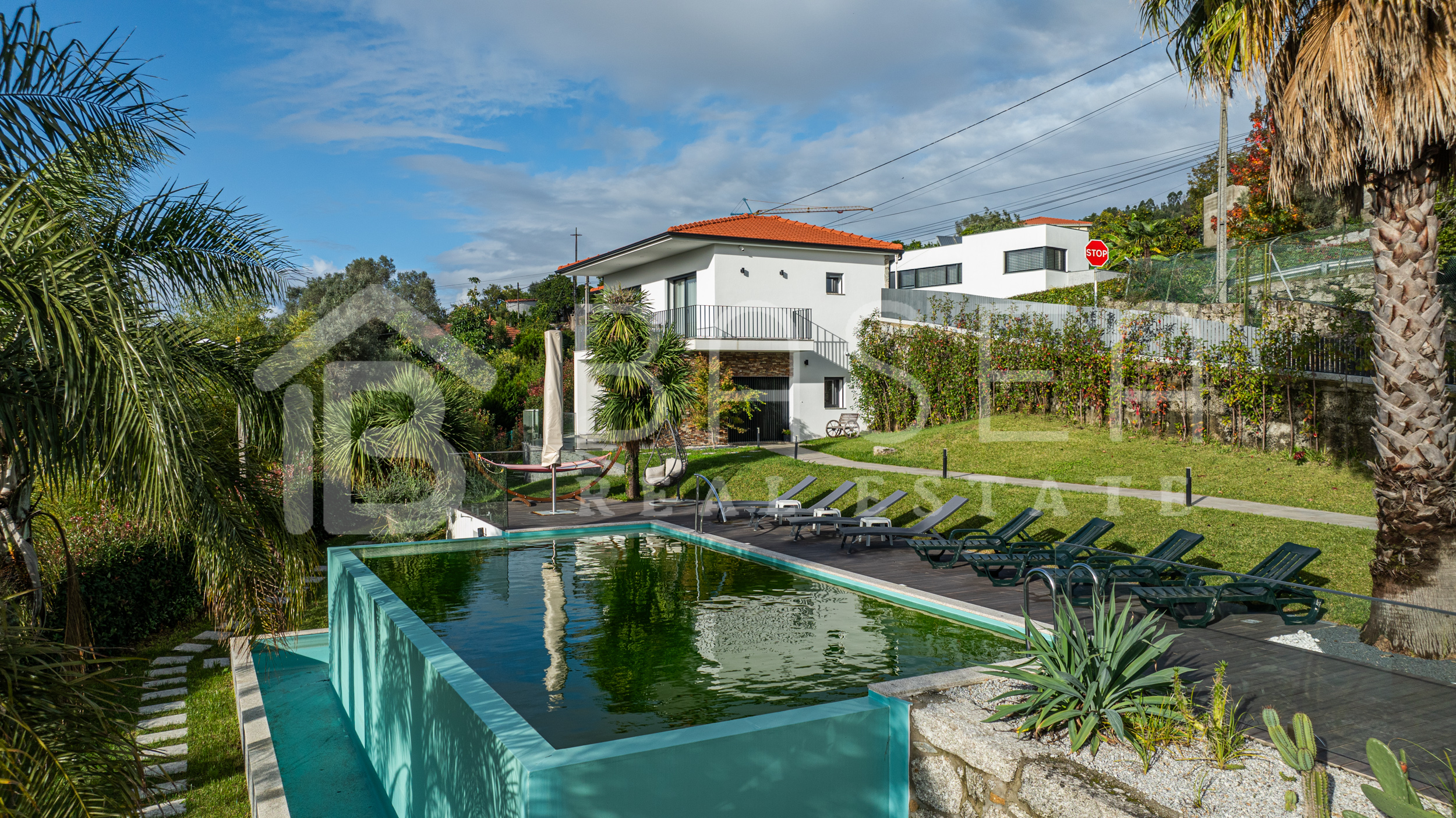 Moradia individual com 4 suítes e piscina em Geraz do Minho Povoa de Lanhoso