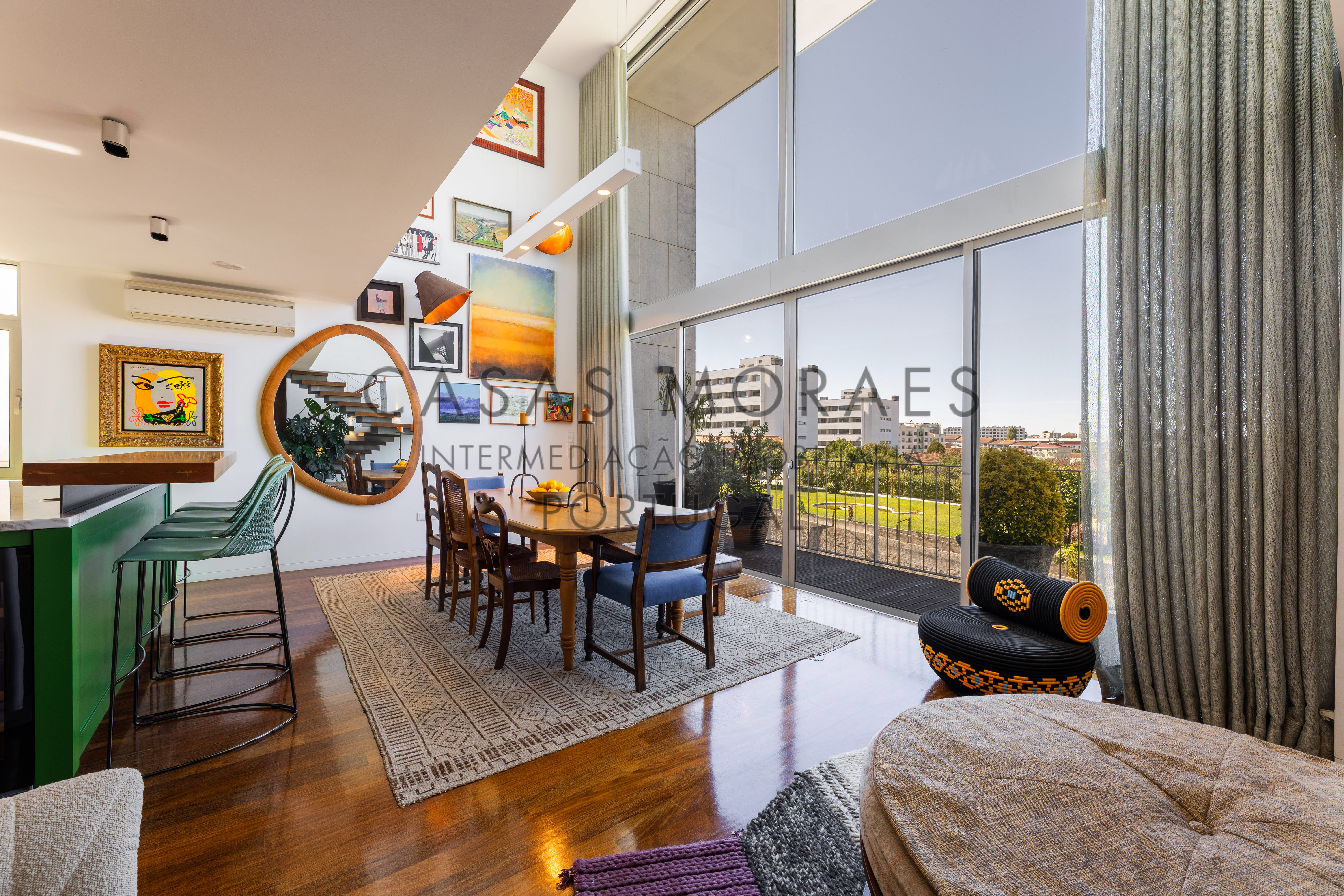 Penthouse T4 contemporânea em localização premium de Vila Nova de Gaia, com vista ampla para o Rio Douro